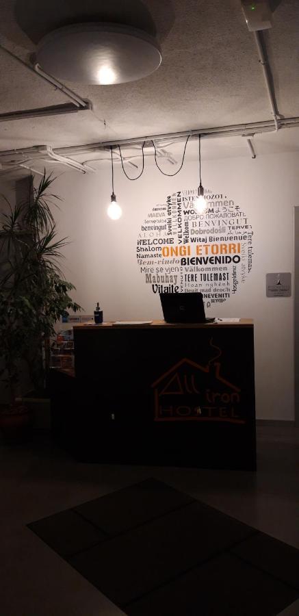 All Iron Hostel Bilbao Exterior photo