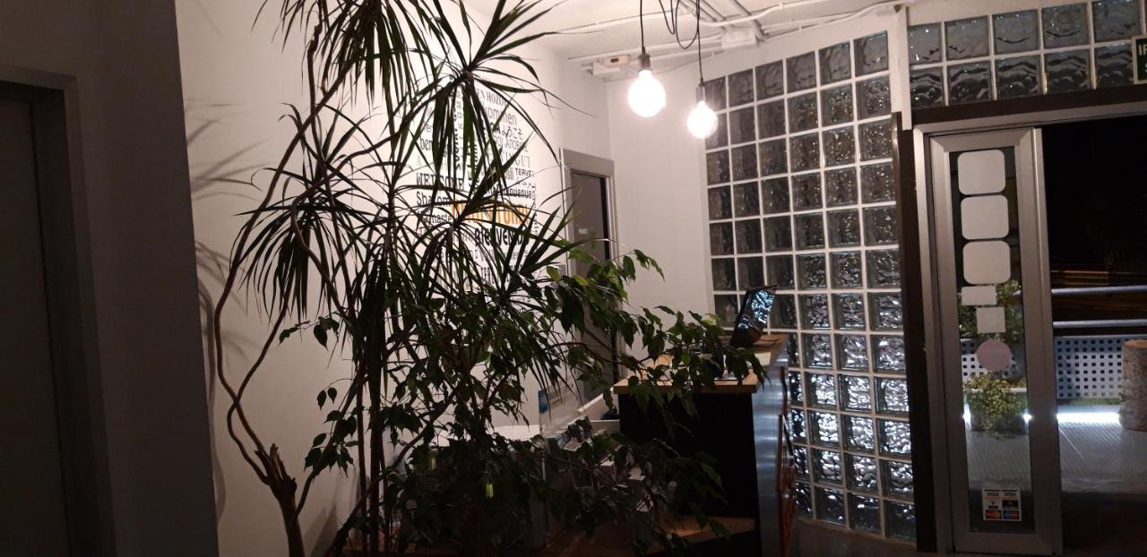 All Iron Hostel Bilbao Exterior photo