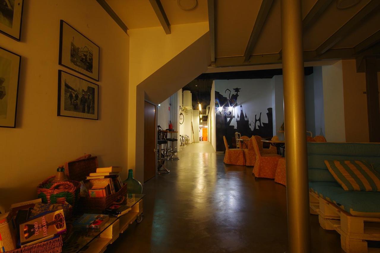 All Iron Hostel Bilbao Exterior photo