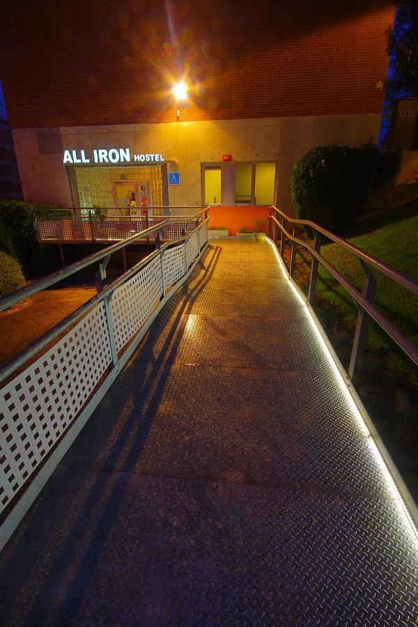 All Iron Hostel Bilbao Exterior photo