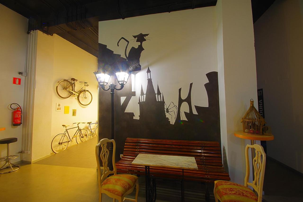 All Iron Hostel Bilbao Exterior photo