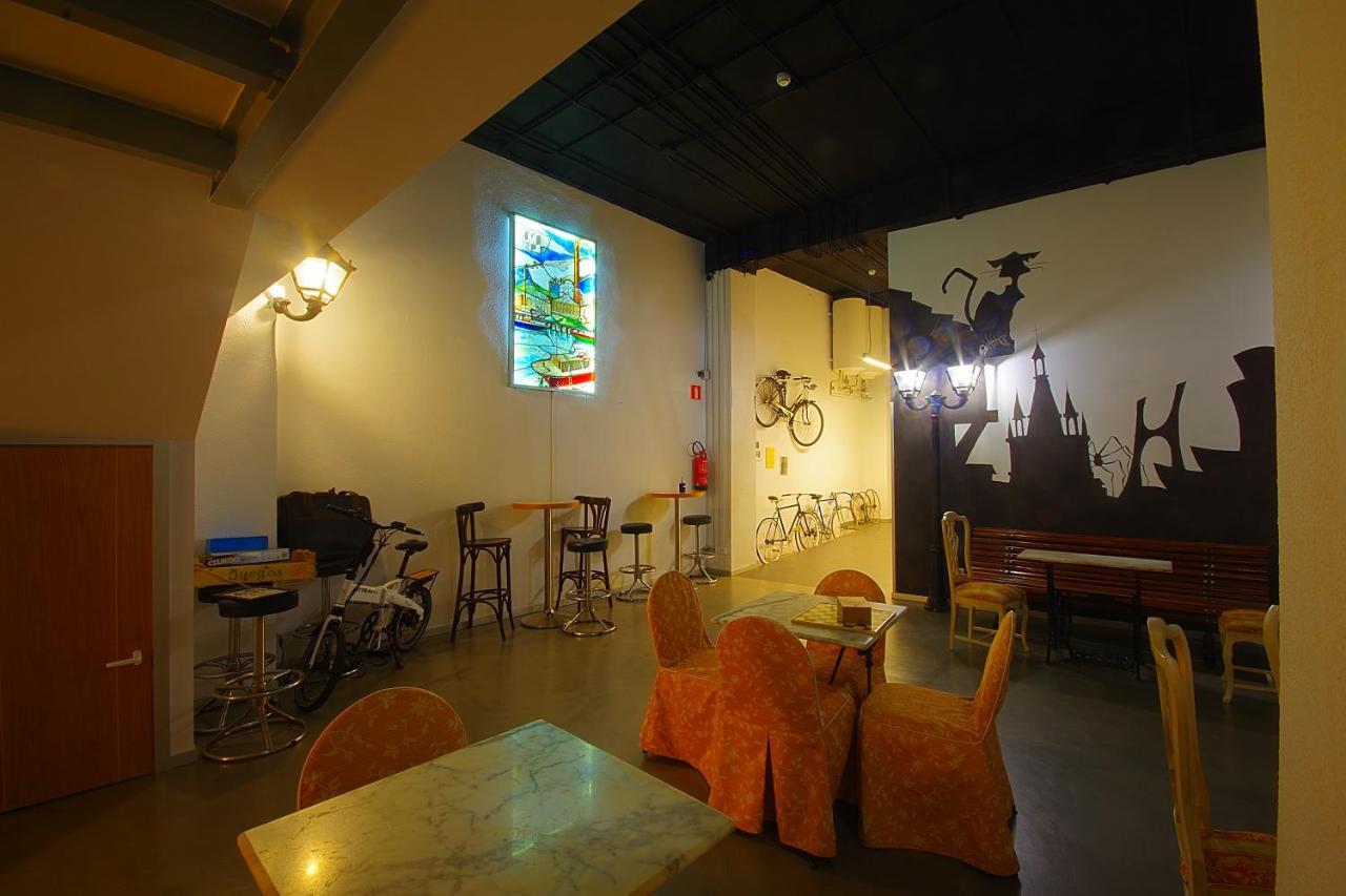 All Iron Hostel Bilbao Exterior photo