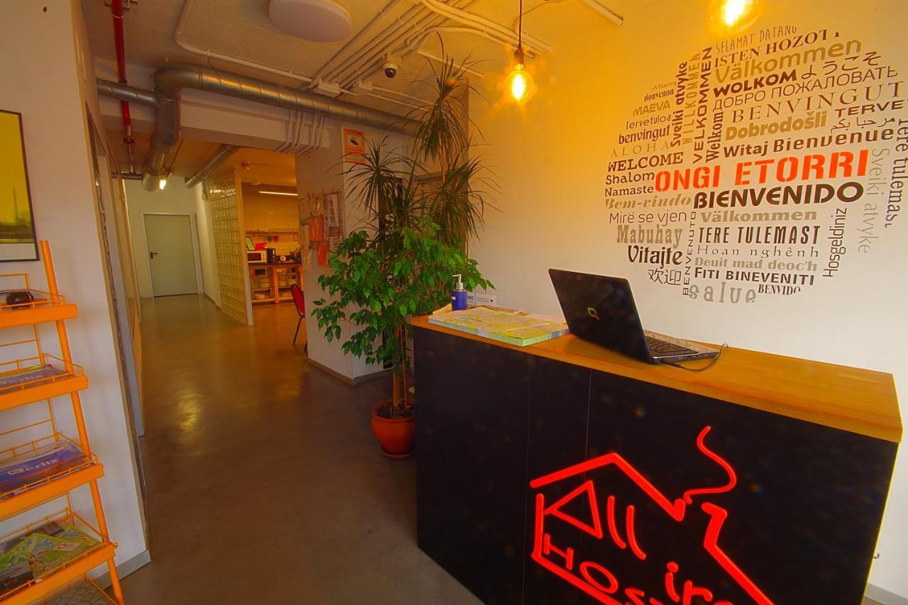All Iron Hostel Bilbao Exterior photo