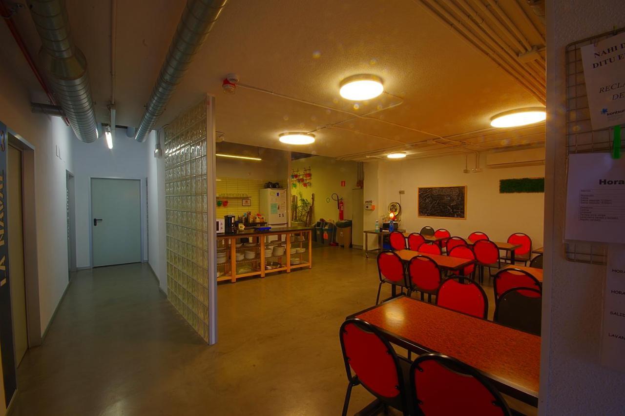 All Iron Hostel Bilbao Exterior photo