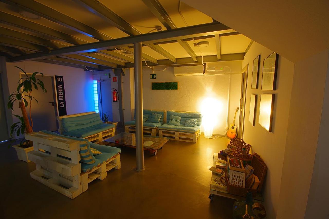 All Iron Hostel Bilbao Exterior photo
