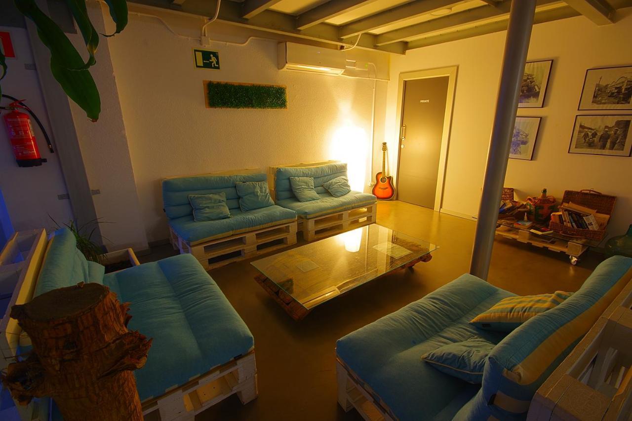 All Iron Hostel Bilbao Exterior photo