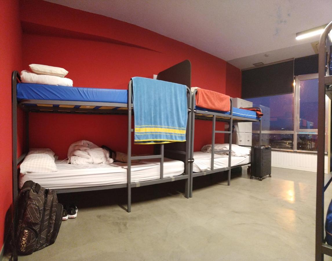 All Iron Hostel Bilbao Exterior photo