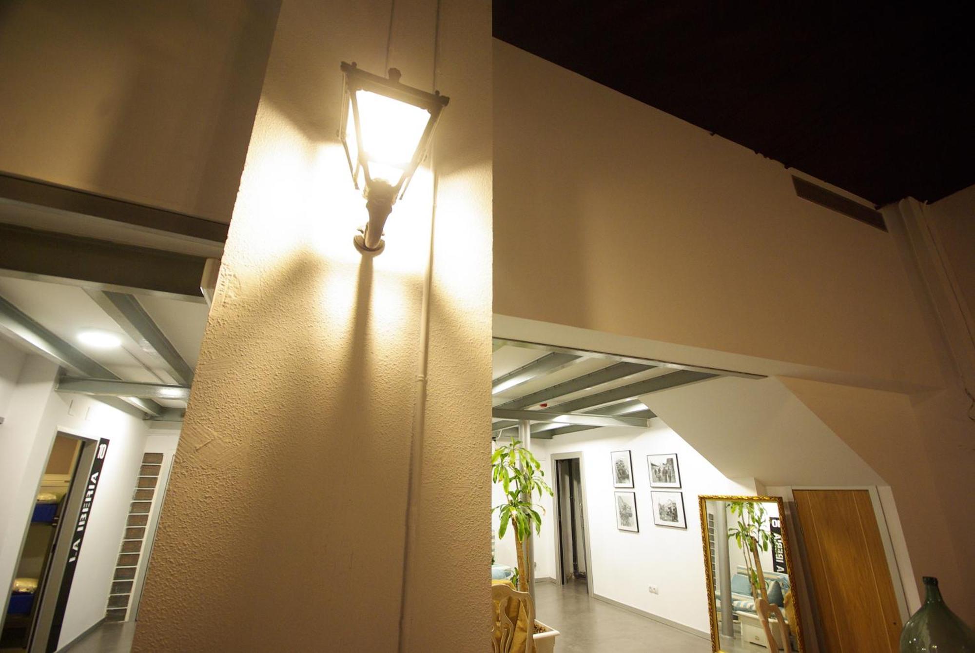 All Iron Hostel Bilbao Exterior photo