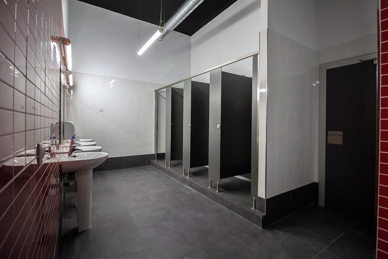 All Iron Hostel Bilbao Exterior photo